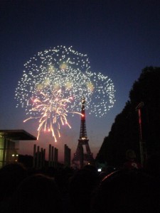 14_July_fireworks_in_Paris_cc