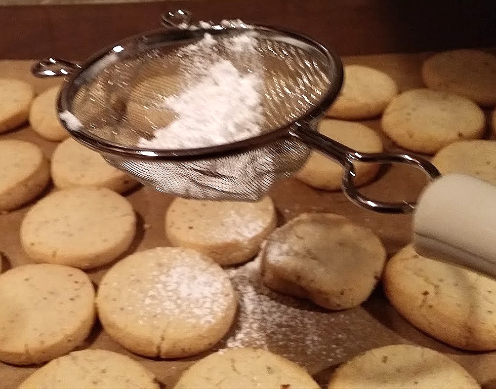 Recipe for Mexican Christmas Cookies - Polvorones de almendra
