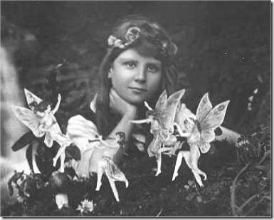 Cottingley_Fairies_1