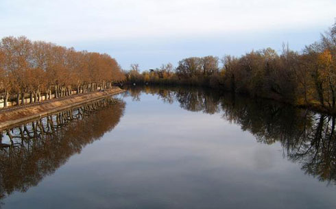 Photo of Beziers from Canal Bridge