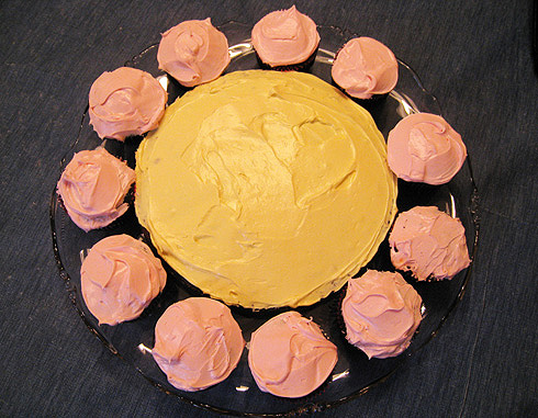 Photo Showing How to Make a Flower Cake