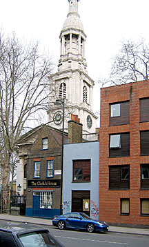 Foto de la iglesia St. Leonard en la High Street de Shoreditch