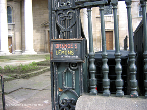 Foto de la iglesia St. Leonard en la High Street de Shoreditch