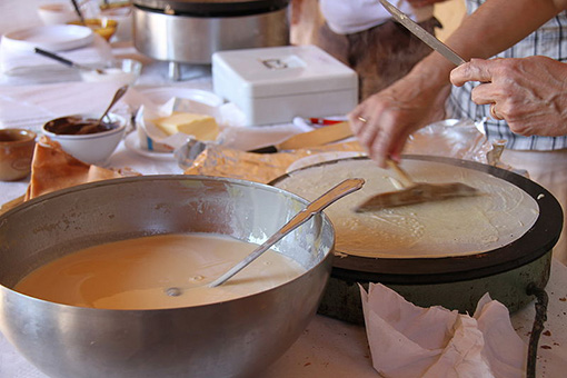 Quand on fait des crêp's chez nous - Chansons enfantines françaises - France - Mama Lisa's World en français: Comptines et chansons pour les enfants du monde entier  - Intro Image