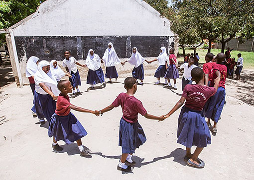 Ukuti - Chansons enfantines tanzaniennes  - Tanzanie - Mama Lisa's World en français: Comptines et chansons pour les enfants du monde entier  - Intro Image